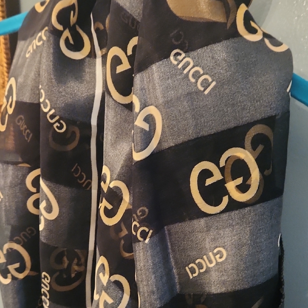 Gucci Black and Gold Logo Scarf